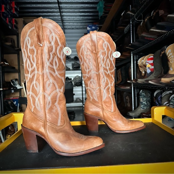 Idyllwind Revenge Western Boot
Tan Womens Size 8B - Picture 3 of 7